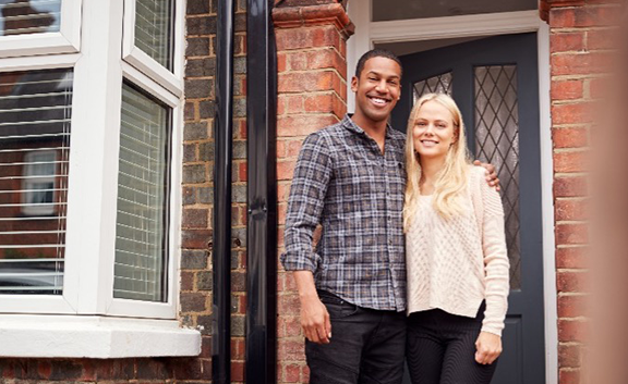 Complaints Performance Couple At Door